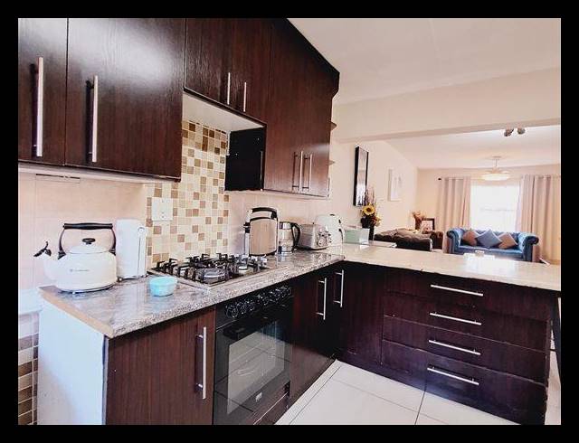 3 BEDROOM TOWNHOUSE FOR SALE IN EDLEEN